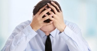 أعراض الاكتئاب عند الرجال منها الأرق