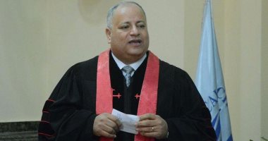 محافظ الإسكندرية يهنئ الأقباط بعيد الميلاد بالكنيسة الإنجيلية