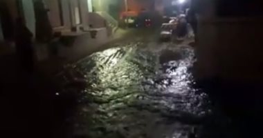 بالفيديو.. أهالى الدوير بأسيوط يشكون من كسر بماسورة المياه دون إصلاحها