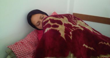 موظفة تواصل إضرابها عن الطعام لليوم الخامس احتجاجاً على نقلها بقنا