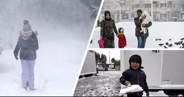 بالصور.. الثلوج تجتاح العالم وتقتل اللاجئين على حدود الدول.. 20 قتيلا فى بولندا وإيطاليا وبلغاريا واليونان.. توقف الحركة بتركيا.. ودرجة الحرارة تصل لـ29  تحت الصفر بسويسرا و 26 بألمانيا و 24 بروسيا