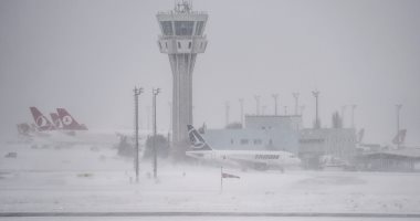 "غضب الطبيعة على تركيا" بالصور.. إغلاق مطار ومضيقين بحريين بسبب الثلوج
