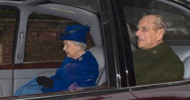 بالصور..الملكة إليزابيث تظهر علنا للمرة الأولى بعد إصابتها بنزلة برد