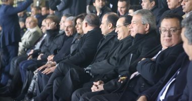 وزراء الرياضة والآثار والتخطيط والتجارة يشاهدون مباراة الفراعنة أمام تونس