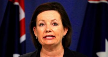 وقف وزيرة الصحة الاسترالية عن العمل لشبهة سفرها على حساب الدولة