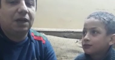 بالفيديو.. مواطن يعثر على طفل مفقود فى المقطم 