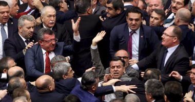 مشاجرة فى البرلمان التركى خلال مناقشة تعزيز سلطة أردوغان