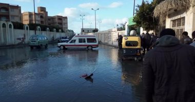 استجابة لصحافة المواطن..شفط مياه الأمطار بميناء أبو قير