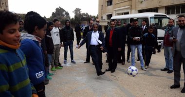 النائب عاطف مخاليف يشارك شباب إحدى دور الأيتام فى مباراة كرة قدم