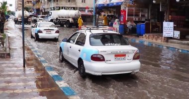 بالصور.. شركة المياه تنقذ شوارع مطروح من الغرق بمياه الأمطار