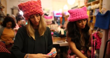 بالصور.. دعوة لمظاهرة نسائية ضد "ترامب" بالقبعات "الوردية"