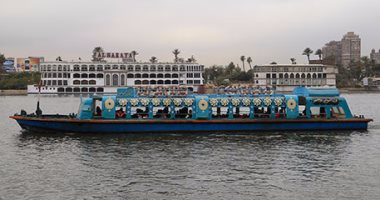 رجال المسطحات المائية ينقذون 18 مواطنا تعطل بهم أتوبيس نهرى فى النيل