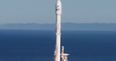 بالصور.. "سبيس إكس" تطلق صاروخ من طراز فالكون على متنه 10 أقمار صناعية