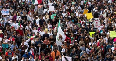 77 منظمة فى المكسيك تشارك فى مسيرة احتجاجية ضد ترامب
