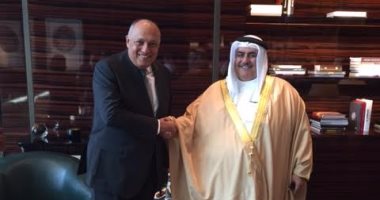 وزير الخارجية يبحث مع نظيره البحرينى مجمل العلاقات الثنائية بين البلدين