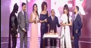 بالفيديو.. نجوم Arab Casting يحتفلون بميلاد طارق العلى بتورتة من "ورق العنب"
