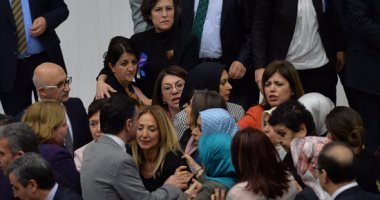 البرلمان التركى يقترب من إقرار تطبيق نظام رئاسى يوسع صلاحيات أردوغان