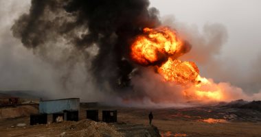 بالصور.. داعش يضرم النيران فى بئر نفط القيارة قبل فراره من الجيش العراقى