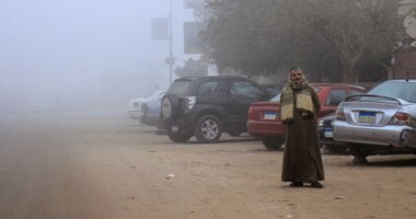 شبورة مائية تغطى سماء القاهرة والجيزة.. وانعدام الرؤية أثناء القيادة