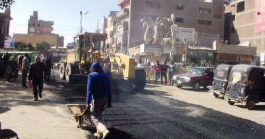 حملة للوحدة المحلية لمدينة طهطا لرفع كفاءة الشوارع ورصف الطرق