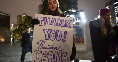 بالصور.. مسيرة شكر لـ"أوباما" وأخرى مناهضة لـ"ترامب" فى طوكيو