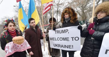 بالصور.. مؤيدو "ترامب" يطالبونه بدعم أوكرانيا فى وقفة لتأييده بـ"كييف"