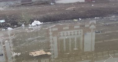 بالصور.. مياه المجارى تغرق قرية أبو جريدة بدمياط