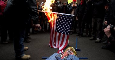الشرطة الأمريكية تطلق قنابل الغاز لتفريق متظاهرين ضد ترامب فى واشنطن