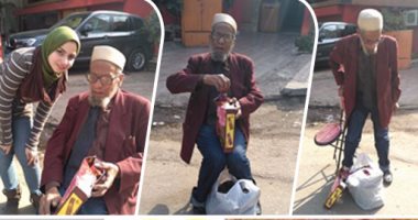 الحاج أحمد عبد العليم "بالبدلة والكرافتة" من العمل بالمصنوعات الجلدية وتفصيل أحذية "أم كلثوم" لـ"بيع البخور والسبح"أمام المساجد.. 89 عاما لكنه "ميقدرش يعيش من غير شغل"