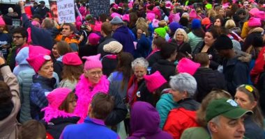 بالفيديو.. آلاف السيدات يتظاهرن ضد ترامب فى واشنطن