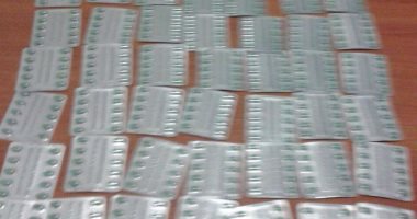بالصور.. ضبط راكب حاول تهريب كمية كبيرة من الأقراص المخدرة بمطار القاهرة