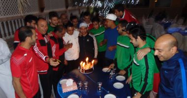 المنتخب العسكرى يحتفل بعيد ميلاد لاعبه محمد رمضان