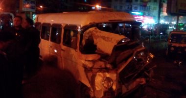 بالصور.. إصابة 15شخصا فى حادث تصادم ميكروباص بسيارة أجرة بشبرا الخيمة