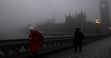 "ضباب دخانى" يصيب 50 شخصا بالتهاب فى العين والحلق فى بريطانيا