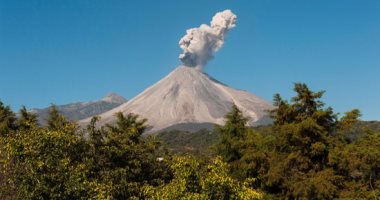 سلطات جزيرة "فانواتو" تأمر آلاف المواطنين بترك منازلهم بسبب بركان "مانارو فوى"