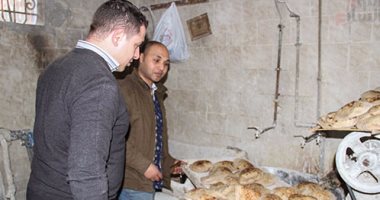 بالصور.. الرقابة الإدارية تحرر 4 محاضر "غش" فى وزن الخبز بالجيزة 