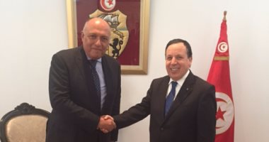 وصول وزير الخارجية سامح شكرى إلى تونس للقاء السبسى