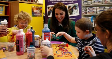 بالصور.. زوجة الأمير البريطانى تزور دور رعاية للأطفال بقرية شرق إنجلترا