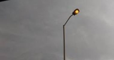 إضاءة أعمدة الكهرباء نهارا على طريق الواحات بأكتوبر رغم دعوات الترشيد