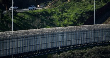 بالصور.. تجهيزات أمريكية لبناء الجدار العازل مع المكسيك