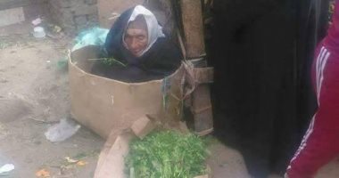 تداول صور لمسنة تجلس داخل "كرتونة" لبيع الخضراوات فى سوق بهتيم  
