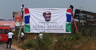 بالصور.. أنصار رئيس جامبيا الجديد يحتفلون بعودة أداما بارو إلى البلاد