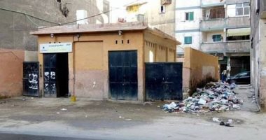 قارئ يطالب برفع القمامة بجوار مخزن لأسطوانات الغاز فى الإسكندرية