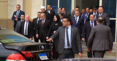 شريف إسماعيل يصل مجلس الوزراء قبل تصويت البرلمان على التعديل الوزارى