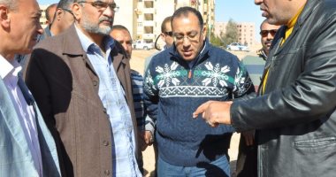 وزير الإسكان يطمئن على توصيل المرافق لـ٧٧٥٢ وحدة بالصداقة بمحافظة أسوان