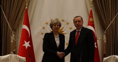 تيريزا ماى تطالب "أردوغان" بالحفاظ على دولة القانون واحترام حقوق الإنسان