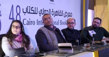 بالصور.. عمر طاهر لجمهور معرض الكتاب: شراء الكتب المزورة بيخرب البيوت