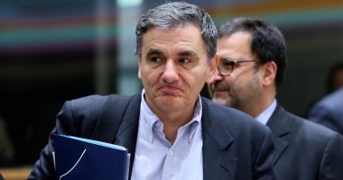 وزير مالية اليونان يرحب باتفاق منطقة اليورو على منح قرض جديد لبلاده