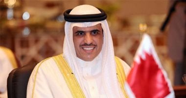 وزير الإعلام البحرينى: نقف فى صف واحد إلى جانب المملكة السعودية