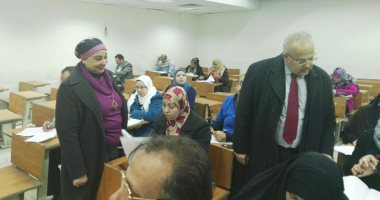 نائب رئيس جامعة القاهرة يتفقد امتحانات "التعليم المفتوح"